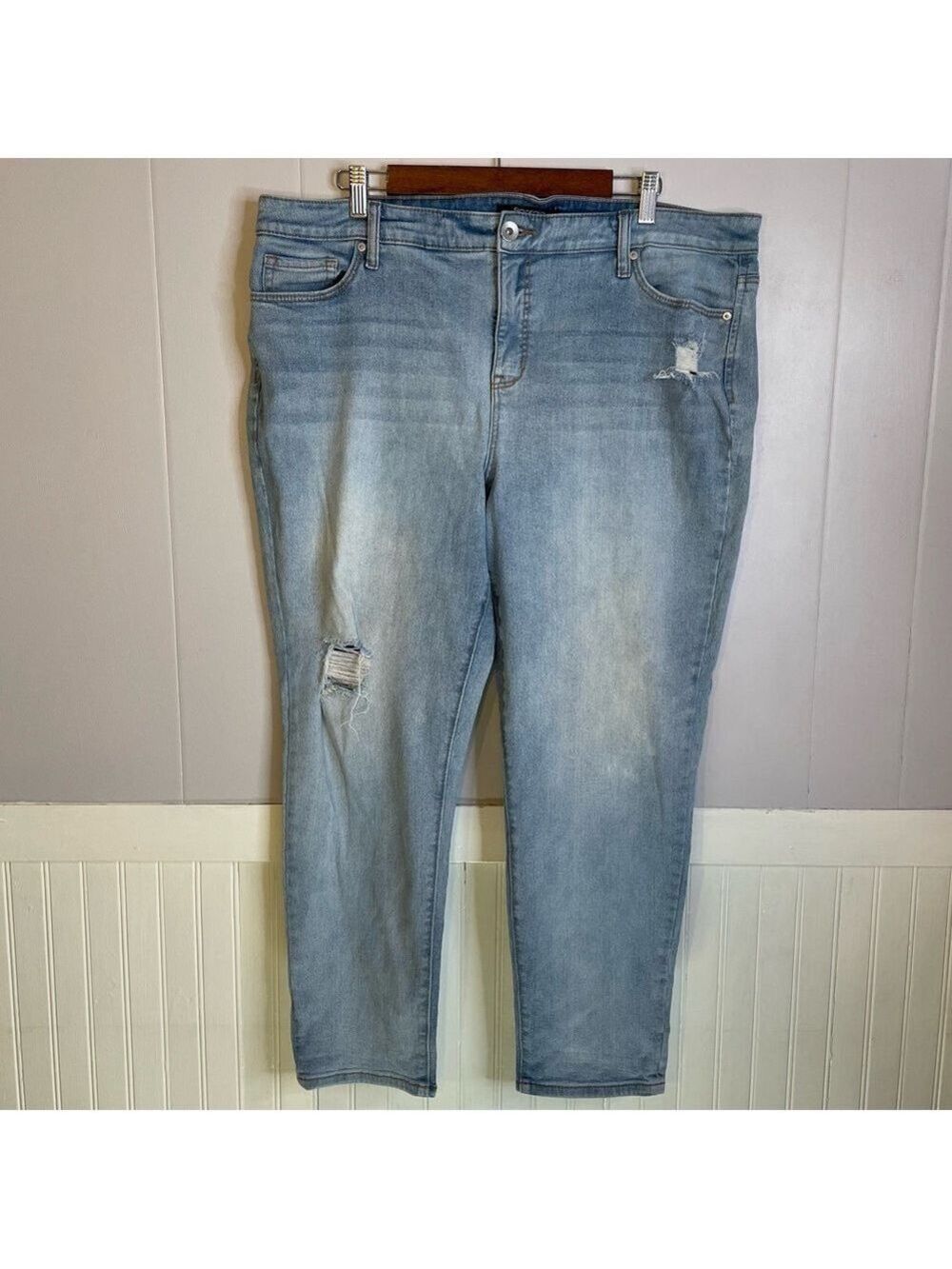 Energie Light Wash Distressed cropped Jeans boyfriend size 21